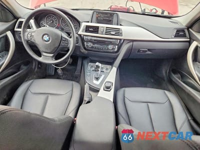 Zdjęcie 8 z 12 samochodu: 2016 BMW 320 XI VIN:WBA8E5G51GNT94542 - miniatura