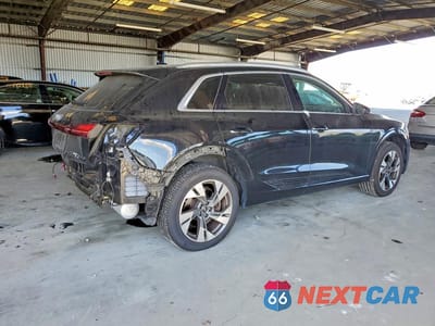 Trzecie zdjęcie samochodu z tyłu: 2022 AUDI E-TRON PREMIUM PLUS VIN:WA1LAAGE0NB031806 - miniatura