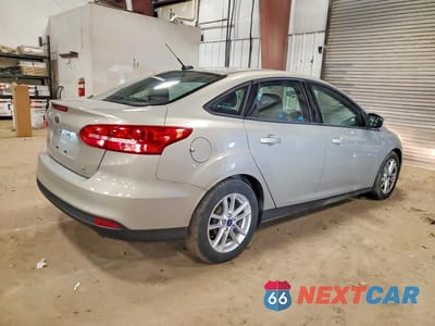 Trzecie zdjęcie samochodu z tyłu: 2016 FORD FOCUS SE VIN:1FADP3F28GL340938 - miniatura