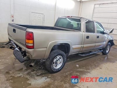 Trzecie zdjęcie samochodu z tyłu: 2001 CHEVROLET SILVERADO C2500 HEAVY DUTY VIN:1GCHC23U11F206866 - miniatura