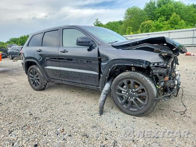 Czwarte zdjęcie samochodu z boku: 2020 JEEP GRAND CHEROKEE LAREDO VIN:1C4RJFAG4LC387674 - miniatura