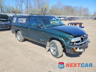 Czwarte zdjęcie samochodu z boku: 2003 CHEVROLET S TRUCK S10 VIN:1GCCS14H238262573 - miniatura