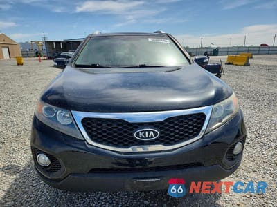 Piąte zdjęcie samochodu w środku: 2013 KIA SORENTO LX VIN:5XYKT3A66DG423427 - miniatura