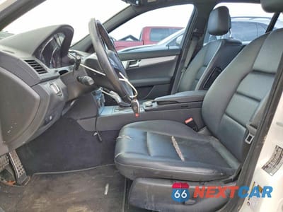 Zdjęcie 7 z 12 samochodu: 2009 MERCEDES-BENZ C 300 VIN:WDDGF54X49R044633 - miniatura