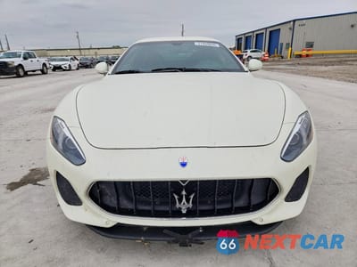 Piąte zdjęcie samochodu w środku: 2018 MASERATI GRANTURISMO S VIN:ZAM45VLA9J0254050 - miniatura