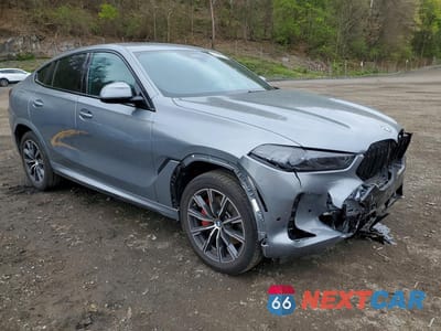 Czwarte zdjęcie samochodu z boku: 2024 BMW X6 XDRIVE40I VIN:5UX33EX06R9S41334 - miniatura