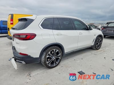 Trzecie zdjęcie samochodu z tyłu: 2022 BMW X5 XDRIVE45E VIN:5UXTA6C06N9M75033 - miniatura