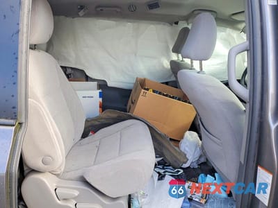Zdjęcie 11 z 13 samochodu: 2018 TOYOTA SIENNA LE VIN:5TDKZ3DC0JS949194 - miniatura