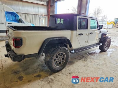 Trzecie zdjęcie samochodu z tyłu: 2020 JEEP GLADIATOR OVERLAND VIN:1C6HJTFG6LL198910 - miniatura