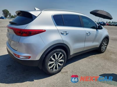 Trzecie zdjęcie samochodu z tyłu: 2017 KIA SPORTAGE EX VIN:KNDPN3AC0H7243403 - miniatura
