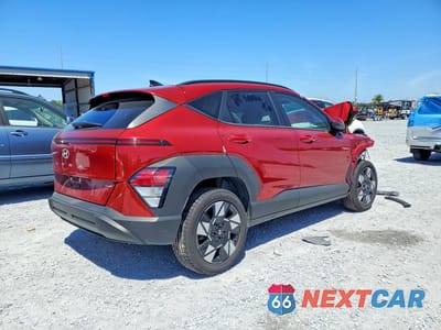 Trzecie zdjęcie samochodu z tyłu: 2025 HYUNDAI KONA SEL VIN:KM8HBCAB5SU310893 - miniatura