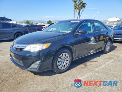 2013 TOYOTA CAMRY LE 4T4BF1FK7DR305324 - główne zdjęcie licytacji z USA - miniatura