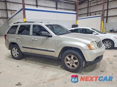 Czwarte zdjęcie samochodu z boku: 2008 JEEP GRAND CHEROKEE LAREDO VIN:1J8GR48K98C246193 - miniatura