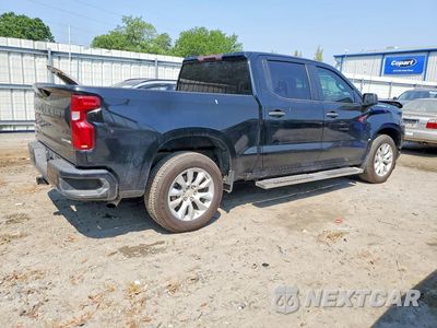 Trzecie zdjęcie samochodu z tyłu: 2021 CHEVROLET SILVERADO C1500 CUSTOM VIN:1GCPWBEK7MZ247469 - miniatura