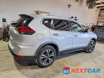Trzecie zdjęcie samochodu z tyłu: 2019 NISSAN ROGUE SV VIN:JN8AT2MV7KW384845 - miniatura