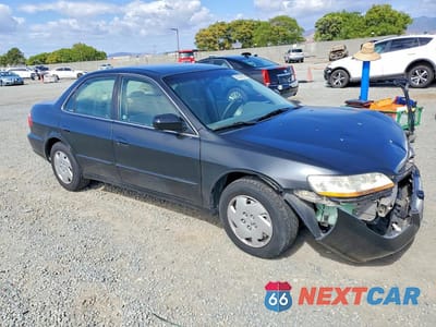 Czwarte zdjęcie samochodu z boku: 1998 HONDA ACCORD LX VIN:1HGCG1649WA038971 - miniatura