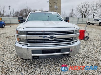 Piąte zdjęcie samochodu w środku: 2016 CHEVROLET SILVERADO K3500 VIN:1GC4KYC85GF201363 - miniatura
