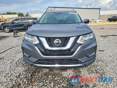 Piąte zdjęcie samochodu w środku: 2019 NISSAN ROGUE SL VIN:5N1AT2MV6KC775607 - miniatura