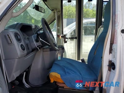 Zdjęcie 7 z 12 samochodu: 2015 FORD ECONOLINE E450 SUPER DUTY CUTAWAY VAN VIN:1FDFE4FS7FDA19752 - miniatura