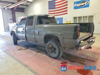 Drugie zdjęcie samochodu z przodu: 2004 CHEVROLET SILVERADO K2500 HEAVY DUTY VIN:1GCHK29U04E392758 - miniatura