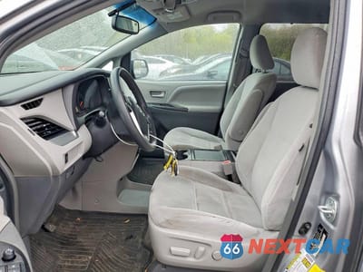 Zdjęcie 7 z 13 samochodu: 2017 TOYOTA SIENNA LE VIN:5TDKZ3DC6HS782155 - miniatura