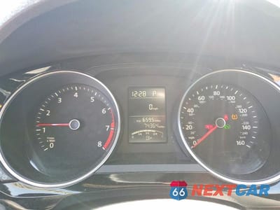 Zdjęcie 9 z 12 samochodu: 2016 VOLKSWAGEN JETTA SPORT VIN:3VWD17AJ7GM248684 - miniatura