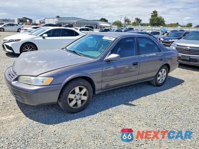 1999 TOYOTA CAMRY LE 4T1BG22K4XU898499 - główne zdjęcie licytacji z USA - miniatura
