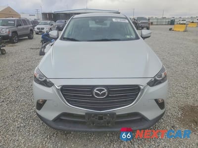 Piąte zdjęcie samochodu w środku: 2019 MAZDA CX-3 TOURING VIN:JM1DKFC7XK1411037 - miniatura