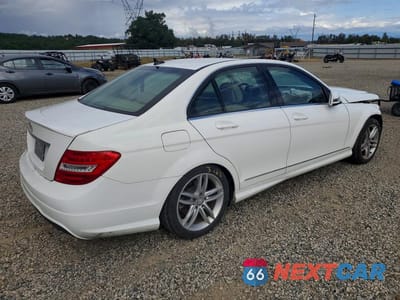 Trzecie zdjęcie samochodu z tyłu: 2014 MERCEDES-BENZ C 250 VIN:WDDGF4HB5EG196001 - miniatura