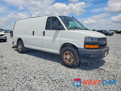Czwarte zdjęcie samochodu z boku: 2018 CHEVROLET EXPRESS G2500 VIN:1GCWGAFG6J1318863 - miniatura