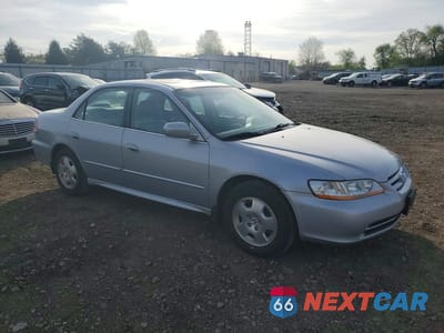 Czwarte zdjęcie samochodu z boku: 2002 HONDA ACCORD EX VIN:1HGCG16542A042137 - miniatura