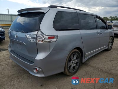 Trzecie zdjęcie samochodu z tyłu: 2017 TOYOTA SIENNA SE VIN:5TDXZ3DC7HS802418 - miniatura