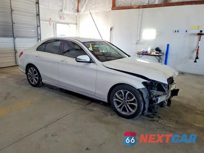 Czwarte zdjęcie samochodu z boku: 2017 MERCEDES-BENZ C 300 VIN:55SWF4JB0HU222386 - miniatura