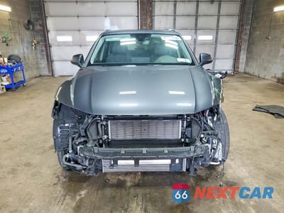 Piąte zdjęcie samochodu w środku: 2024 AUDI Q5 E PREMIUM 55 VIN:WA1G2AFYXR2130861 - miniatura