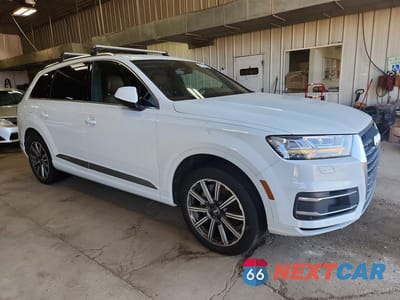 Czwarte zdjęcie samochodu z boku: 2017 AUDI Q7 PREMIUM PLUS VIN:WA1LAAF79HD026437 - miniatura