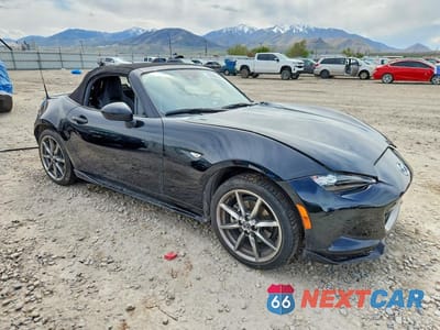 Czwarte zdjęcie samochodu z boku: 2022 MAZDA MX-5 MIATA GRAND TOURING VIN:JM1NDAD7XN0506241 - miniatura