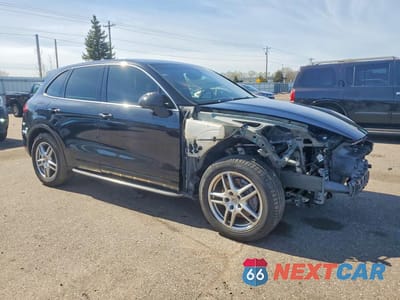 Czwarte zdjęcie samochodu z boku: 2012 PORSCHE CAYENNE VIN:WP1AA2A24CLA02624 - miniatura