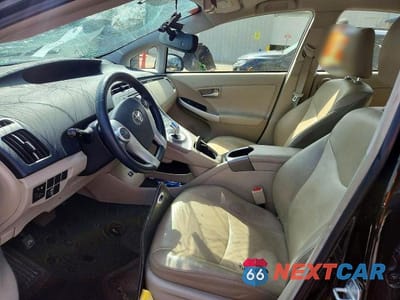 Zdjęcie 7 z 12 samochodu: 2014 TOYOTA PRIUS FOUR VIN:JTDKN3DUXE0363325 - miniatura