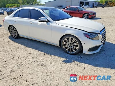 Czwarte zdjęcie samochodu z boku: 2020 MERCEDES-BENZ E 350 4MATIC VIN:W1KZF8EB0LA818069 - miniatura