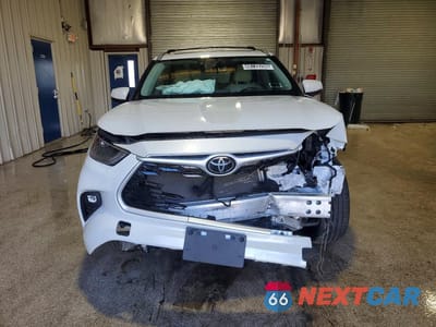 Piąte zdjęcie samochodu w środku: 2023 TOYOTA HIGHLANDER XLE VIN:5TDKDRAHXPS005543 - miniatura
