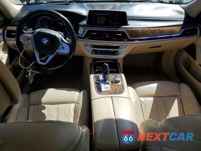 Zdjęcie 8 z 12 samochodu: 2016 BMW 740 I VIN:WBA7E2C54GG503919 - miniatura