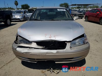 Piąte zdjęcie samochodu w środku: 1999 TOYOTA CAMRY CE VIN:4T1BG22K2XU489644 - miniatura