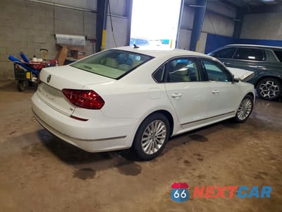 Trzecie zdjęcie samochodu z tyłu: 2016 VOLKSWAGEN PASSAT SE VIN:1VWBT7A34GC065862 - miniatura