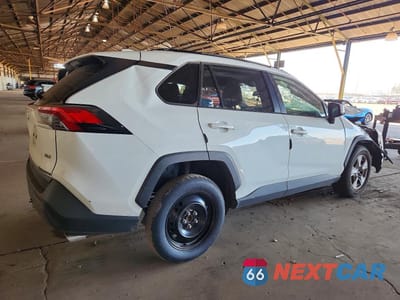Trzecie zdjęcie samochodu z tyłu: 2019 TOYOTA RAV4 XLE VIN:JTMW1RFV6KD501596 - miniatura