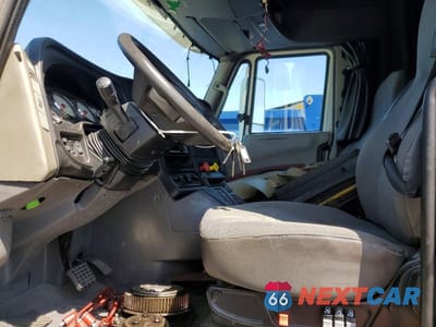 Piąte zdjęcie samochodu w środku: 2016 INTERNATIONAL PROSTAR VIN:3HSDGAPN9GN464515 - miniatura