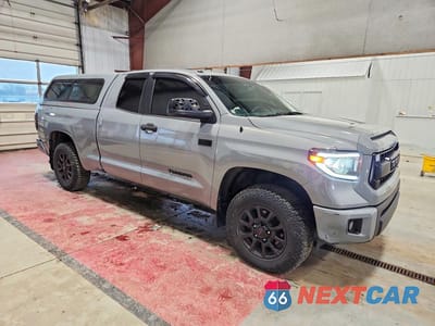 Czwarte zdjęcie samochodu z boku: 2017 TOYOTA TUNDRA TRD PRO VIN:5TFUY5F17HX589896 - miniatura