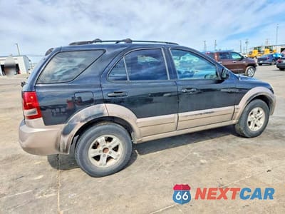 Trzecie zdjęcie samochodu z tyłu: 2004 KIA SORENTO LX VIN:KNDJD733X45299979 - miniatura