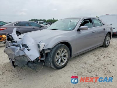 2015 CHRYSLER 300 LIMITED 2C3CCAAGXFH859210 - główne zdjęcie licytacji z USA - miniatura