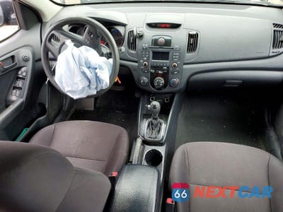Zdjęcie 8 z 12 samochodu: 2013 KIA FORTE LX VIN:KNAFT4A21D5660241 - miniatura