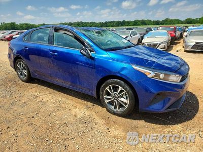 Czwarte zdjęcie samochodu z boku: 2024 KIA FORTE LXS VIN:3KPF24AD3RE794428 - miniatura